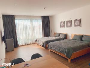 Postel nebo postele na pokoji v ubytování Nếp Apartment Hotel