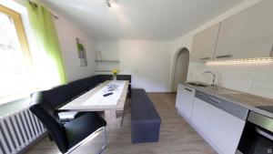 Kuchyň nebo kuchyňský kout v ubytování Gästehaus Neuhauser