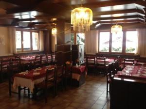 Restaurace v ubytování Hotel Lares