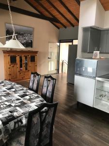 a kitchen and dining room with a table and chairs at Kuba in Weitersburg
