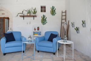 A seating area at Masseria I Raffi b&b