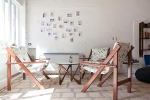 A seating area at Masseria I Raffi b&b