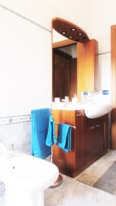 Vonios kambarys apgyvendinimo įstaigoje Casa San Raffaele