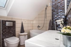 Koupelna v ubytování Apartman Hubertus 5* + 32 fotografií