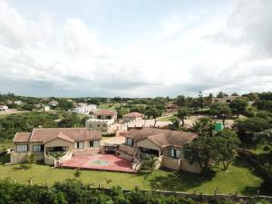 una vista aérea de una casa en Vila Sol - Self Catering, en Vila Praia Do Bilene
