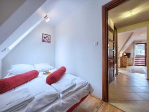 Posteľ alebo postele v izbe v ubytovaní VisitZakopane - Himalaya Apartment