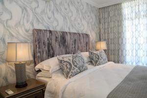 A bed or beds in a room at 603 Oyster Schelles - by Stay in Umhlanga