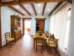 Kuchyň nebo kuchyňský kout v ubytování Casa Rural & Spa La Graja