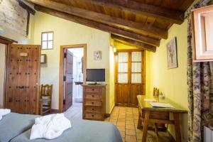 TV a/nebo společenská místnost v ubytování Casa Rural & Spa La Graja