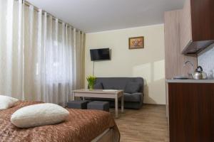Łóżko lub łóżka w pokoju w obiekcie Apartamenty Ewa II