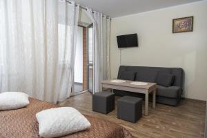 Łóżko lub łóżka w pokoju w obiekcie Apartamenty Ewa II