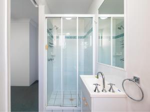 A bathroom at Emerald Shores Unit 6, 8 Orvieto Terrace, Kings Beach