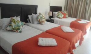 Una cama o camas en una habitación de Sol de Luque Casa-hotel