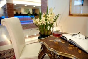 A seating area at Park Hotel Centro Congressi