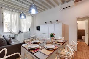 a kitchen and living room with a table and chairs at Charming Castello Apartments in Venice