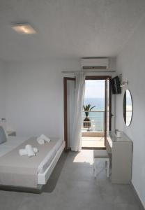 Gallery image of Blue Ocean Apartments in Makry Gialos