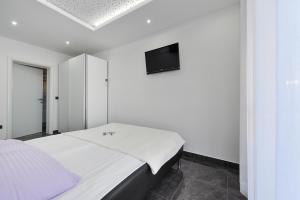 Ein Bett oder Betten in einem Zimmer der Unterkunft Villa Lily ZadarVillas