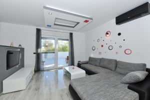 Ein Sitzbereich in der Unterkunft Villa Lily ZadarVillas