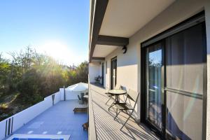 Ein Balkon oder eine Terrasse in der Unterkunft Villa Lily ZadarVillas