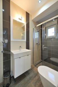 Ein Badezimmer in der Unterkunft Villa Lily ZadarVillas