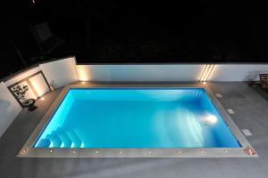 Der Swimmingpool an oder in der Nähe von Villa Lily ZadarVillas