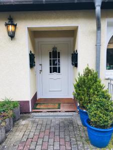Ein Garten an der Unterkunft Ferienwohnung am Nürburgring/Wintersport Arft