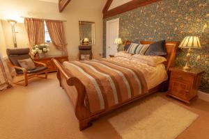 En eller flere senge i et værelse på Country Getaway - Tosson Tower Farm