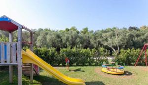 Kawasan permainan kanak-kanak di Blu Mare Frassanito - Residence