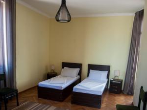 Cozy Guest House in Old Batumi客房内的一张或多张床位
