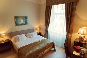 Rúm í herbergi á Hotel Julian