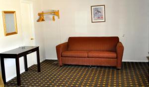 Posezení v ubytování Andrews Motor Inn