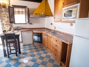 Köök või kööginurk majutusasutuses Holiday Home Nina Celi by Interhome