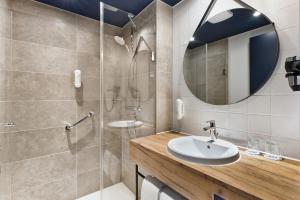 H2 Hotel München Olympiapark的一间浴室