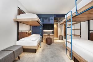 H2 Hotel München Olympiapark客房内的一张或多张床位
