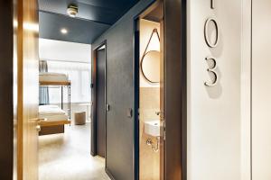 H2 Hotel München Olympiapark客房内的一张或多张床位