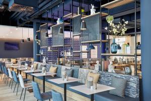 H2 Hotel München Olympiapark餐厅或其他用餐的地方