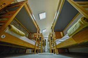 Palanda nebo palandy na pokoji v ubytování Hostel Sinj