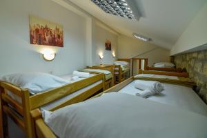 Postel nebo postele na pokoji v ubytování Hostel Sinj