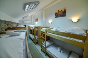 Postel nebo postele na pokoji v ubytování Hostel Sinj