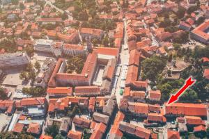 Nespecifikovaný výhled na destinaci Sinj nebo výhled na město při pohledu z hostelu