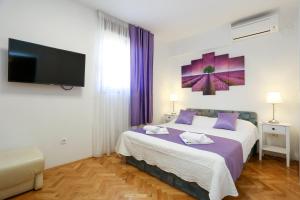 Rúm í herbergi á Luxury Apartment ELA