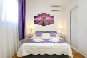 Rúm í herbergi á Luxury Apartment ELA