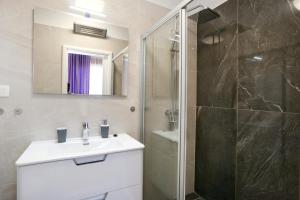 Baðherbergi á Luxury Apartment ELA