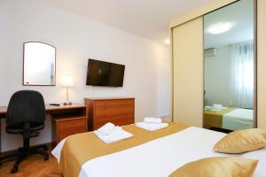 Rúm í herbergi á Luxury Apartment ELA