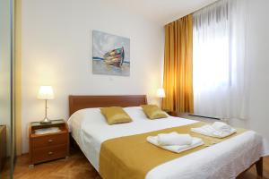 Rúm í herbergi á Luxury Apartment ELA