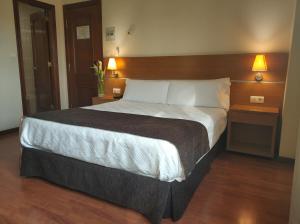Кровать или кровати в номере Hotel Avión by Bossh Hotels +36 фотографий
