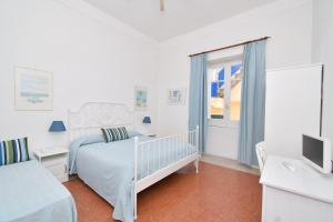 Łóżko lub łóżka w pokoju w obiekcie Villa Panoramica - Ischia Ponte