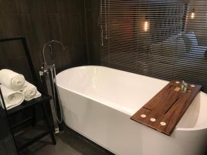 a bath tub with a wooden tray on top of it at Hotel La Torre San Francisco in San Francisco del Rincón