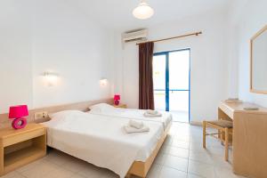 Gallery image of Blue Roses in Ixia +47 photos