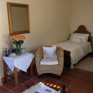 En eller flere senge i et værelse på LAVENDERS COTTAGE